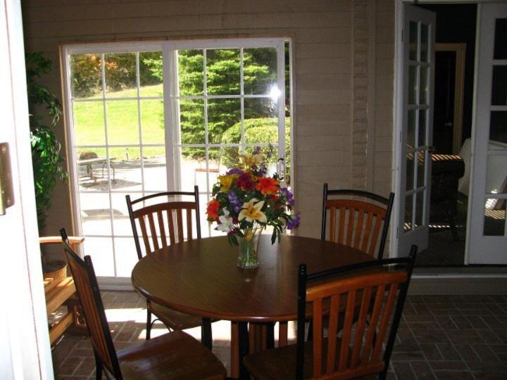 Spruce Hill Inn & Cottages مانسفيلد الغرفة الصورة